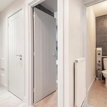 Lovely 4 Bedroom Flat In Wandsworth- London Exterior photo