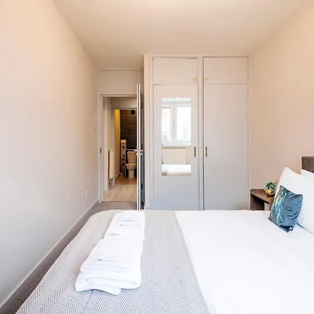Lovely 4 Bedroom Flat In Wandsworth- London Exterior photo